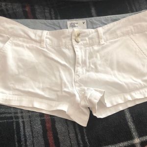 Size 4 White American Eagle Shorts